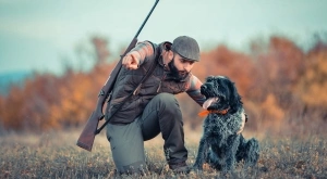 Вечерен виц: Мъж отива на лов. Жена му го пита: