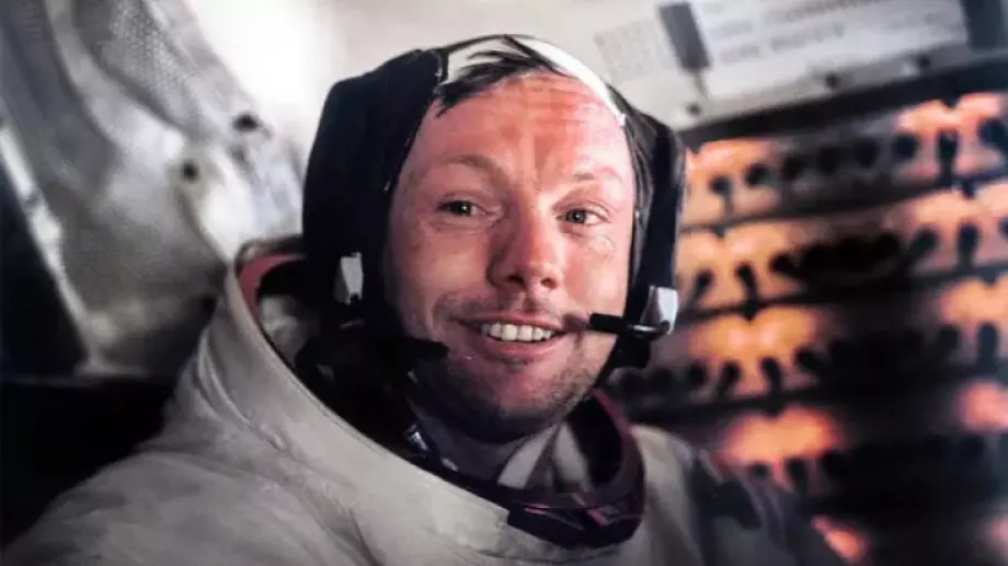 Виц за добър вечер: Нийл Армстронг се връща от Луната