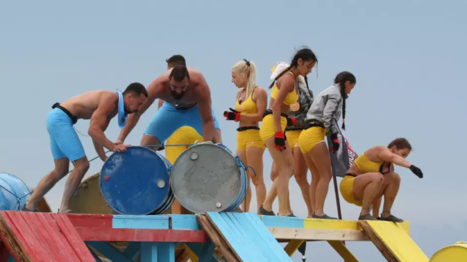 Кои четирима играчи ще се борят за оставането си в 