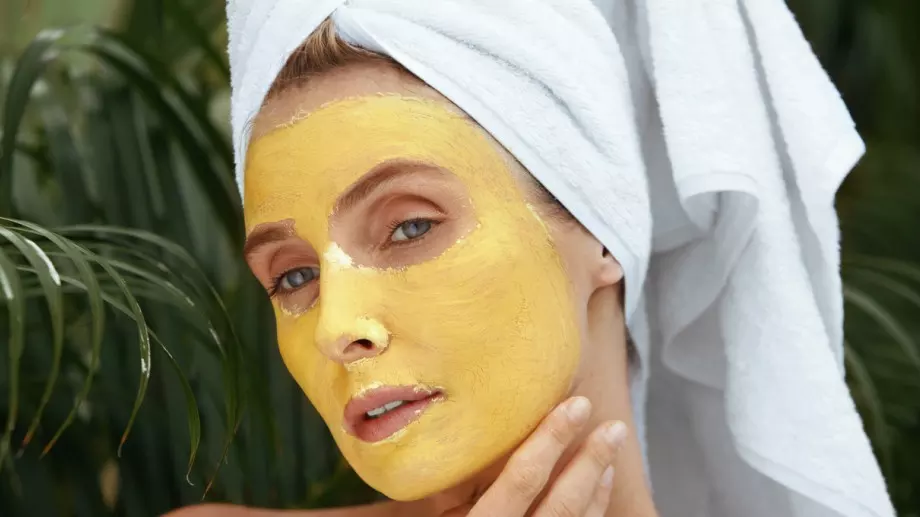 Натурална маска за лице само с 4 съставки: Стяга, подмладява и освежава кожата 