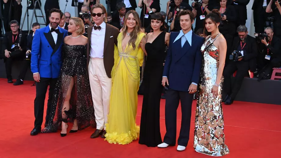 "Не се притеснявай, скъпа" предизвика 5-минутни овации във Венеция (ВИДЕО)