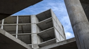 Вечерен виц: Петърчо, защо падна строителят?