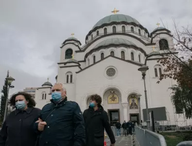 Сърбия забрани Европрайд след мащабен протест, воден от свещеници