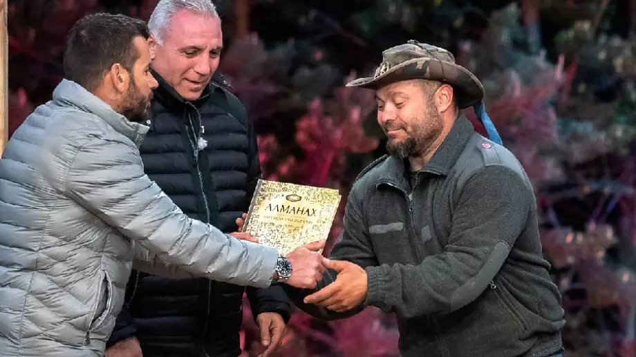 Първият отпаднал от "Фермата" Ангел "поля" загубата в компанията на секси мацки