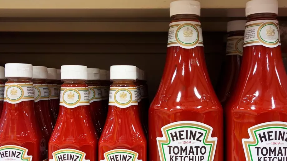 Кетчупът Heinz и други популярни марки сменят опаковката си заради смъртта на Елизабет II