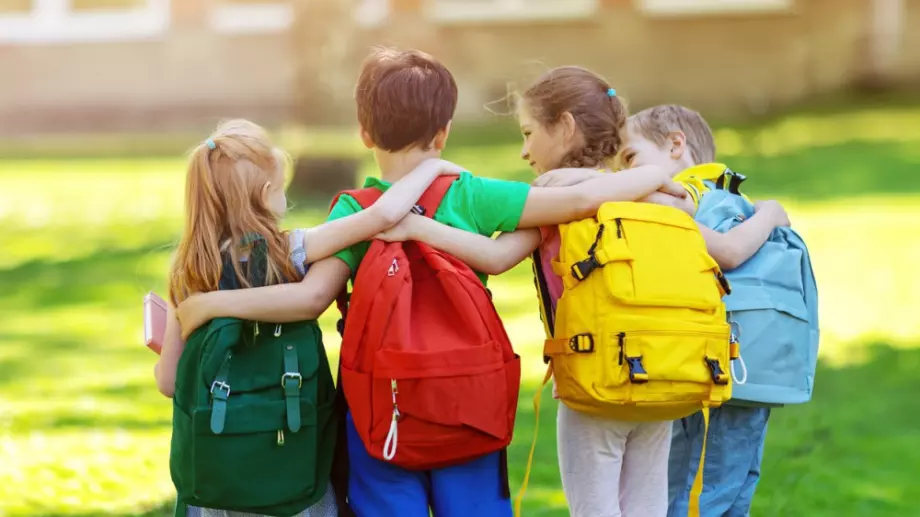 Окончателно: Правителството одобри еднократната помощ от 300 лева за ученици