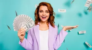 Тези 3 зодии ще се затрупат с пари през август 2023