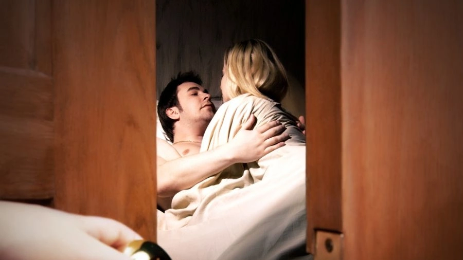 Вечерен виц: Хайде бързо влизай в гардероба!