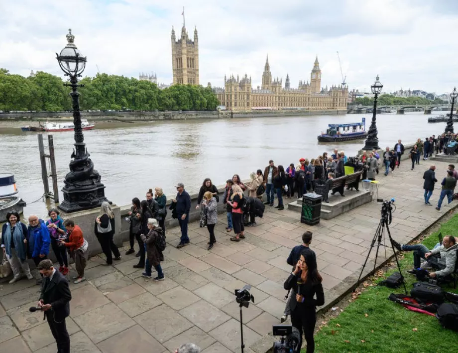 Лондон очаква над 1 млн. души да пристигнат за погребението на кралица Елизабет II