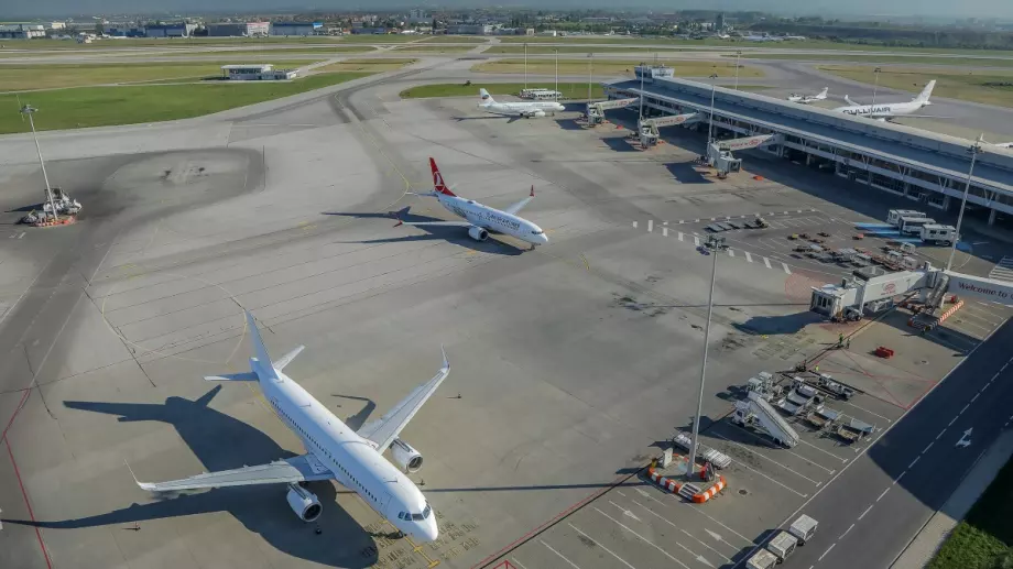 Пътниците вече могат да запазват и онлайн паркомясто на летище София