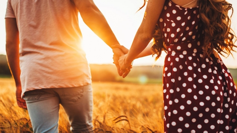 Вечерен виц: Младо момиче ще излиза за първи път с момче