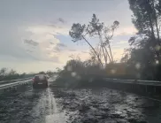 В Поморие вече има ток след урагана по Черноморието, 4-ма са пострадали