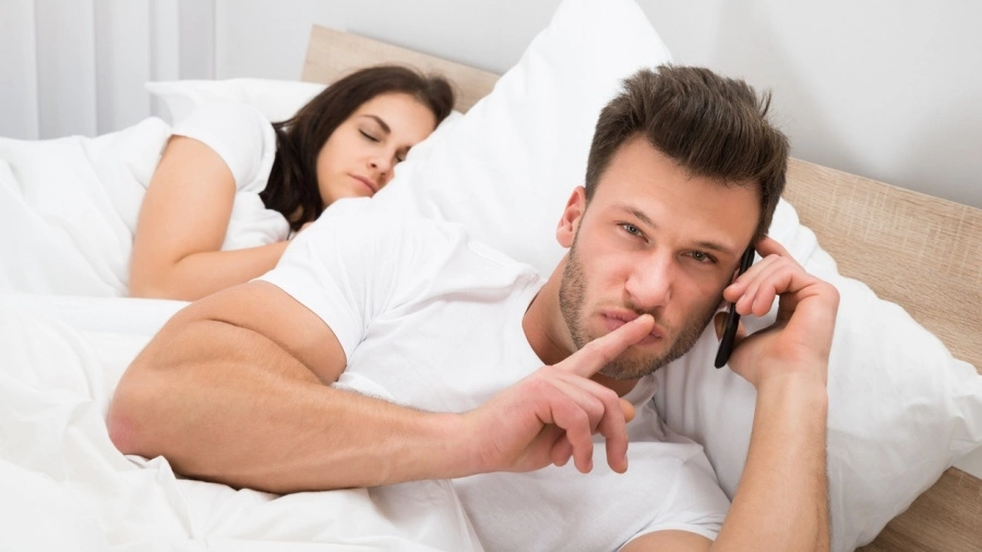 Виц на деня: Някакъв мъж се задържал при любовницата си и се прибрал у дома много късно