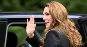 Хит в TikTok: Кейт Мидълтън ходи с лунната походка на Майкъл Джексън (ВИДЕО)