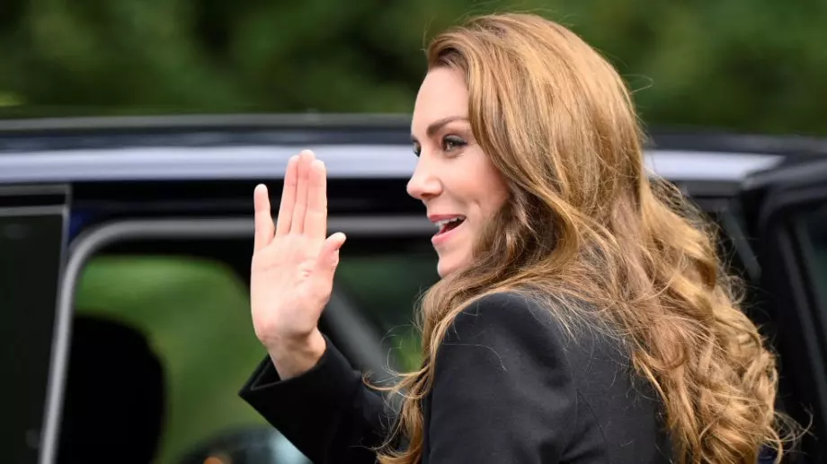 Хит в TikTok: Кейт Мидълтън ходи с лунната походка на Майкъл Джексън (ВИДЕО)