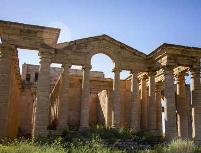 Туристи се стичат да видят 2300-годишната Хатра в Ирак, разрушена от варварска атака на ИДИЛ (ВИДЕО)