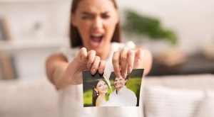 Виц на деня: Говорят си две приятелки: Защо се разведе с Пешо?