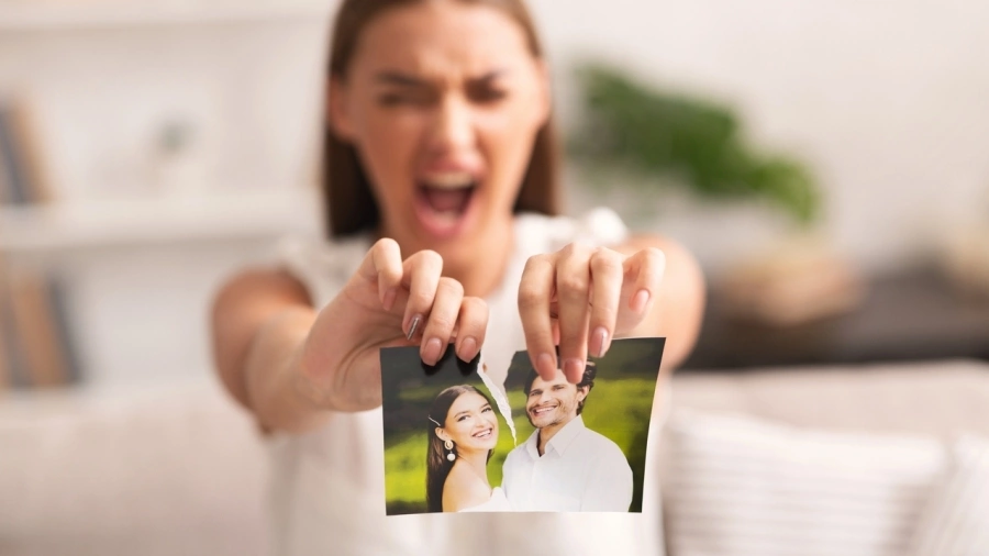 Виц на деня: Говорят си две приятелки: Защо се разведе с Пешо?