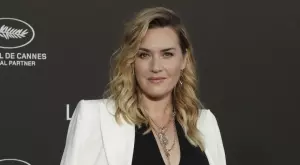 Кейт Уинслет бе откарана в болница след падане 