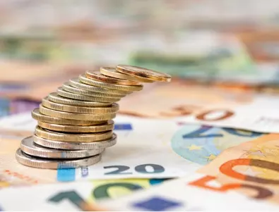 Еврото изплува над паритета с щатския долар
