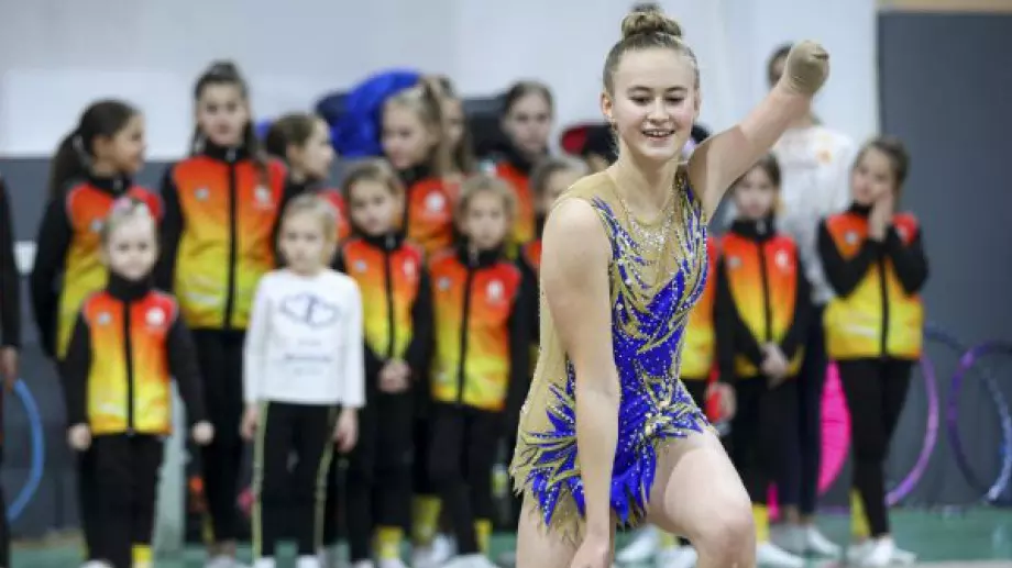 Сара Бекаревич: Гимнастичката с увреждане, която вдигна журито на крака