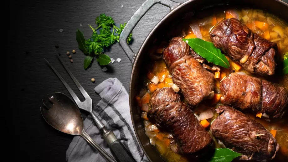 Свинско с картофи по традиционна бабина рецепта