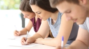 Вечерен виц: Двама студенти на лекция