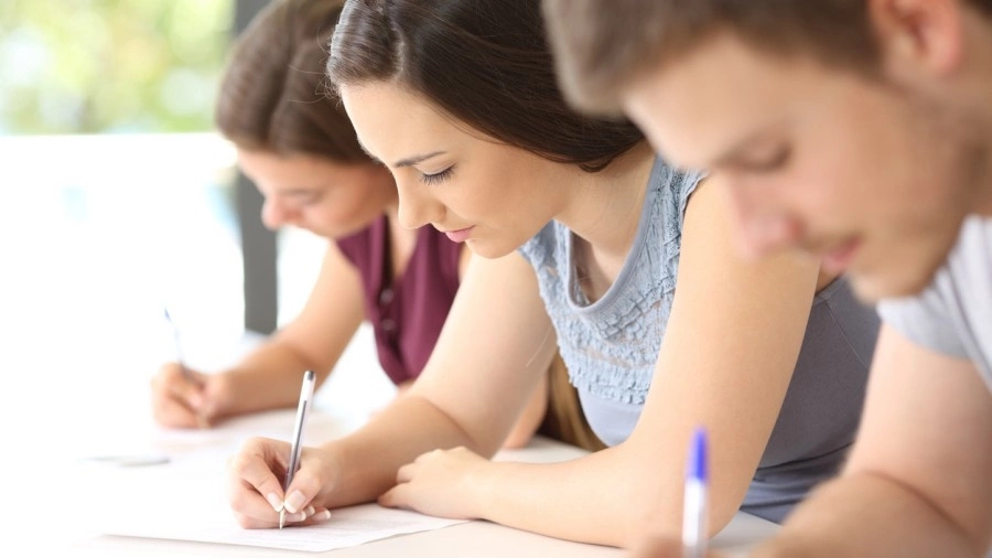 Вечерен виц: Двама студенти на лекция