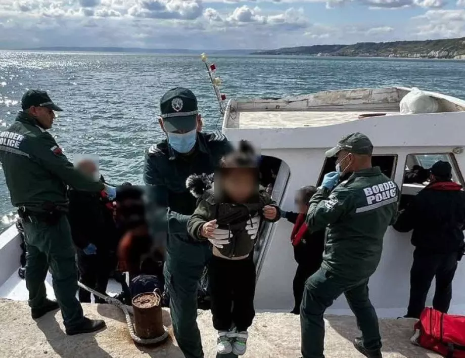 Близо 60 мигранти са заловени край Ихтиман