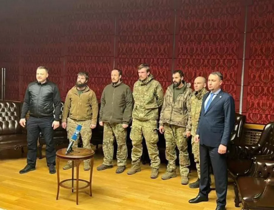 Освободени военнопленници от "Азов": Заедно с командира Прокопенко се завърна и най-младият член на полка