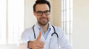 Вечерен виц: Доктор по разкрасяване към пациентка: Ще искате ли още нещо? 