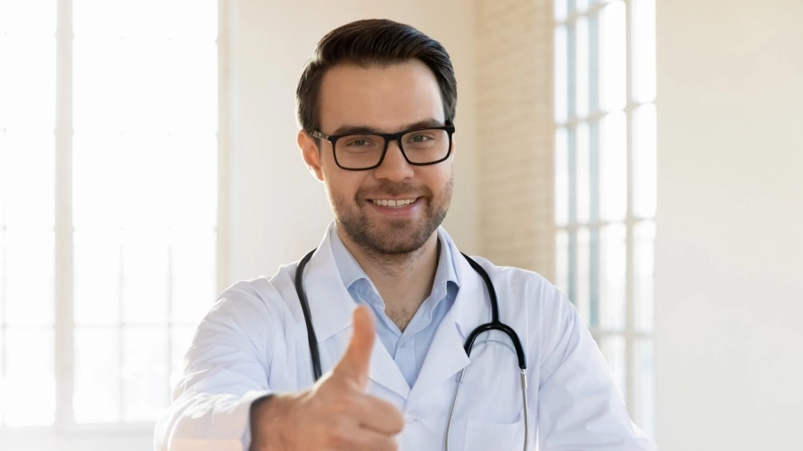 Вечерен виц: Доктор по разкрасяване към пациентка: Ще искате ли още нещо? 