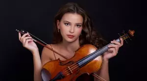 Цигуларката Лора Маркова, която би искала да поговори с Бах
