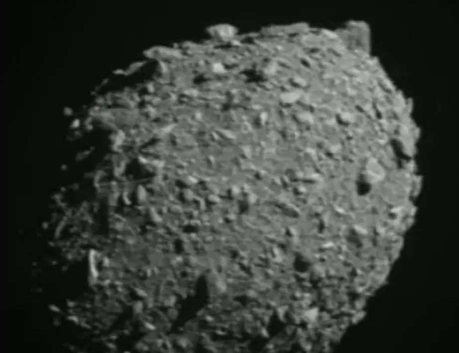 Телескопите "Джеймс Уеб" и "Хъбъл" заснели удара на сондата ДАРТ в астероида Диморфос