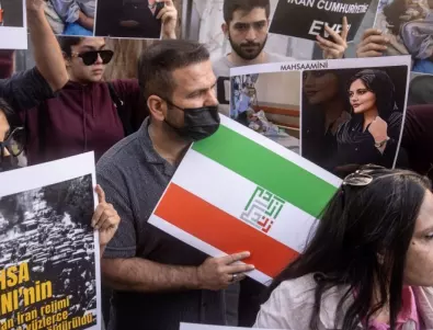 Арест и отказана медицинска помощ на правозащитник разпали още повече протестите в Иран (ВИДЕО)