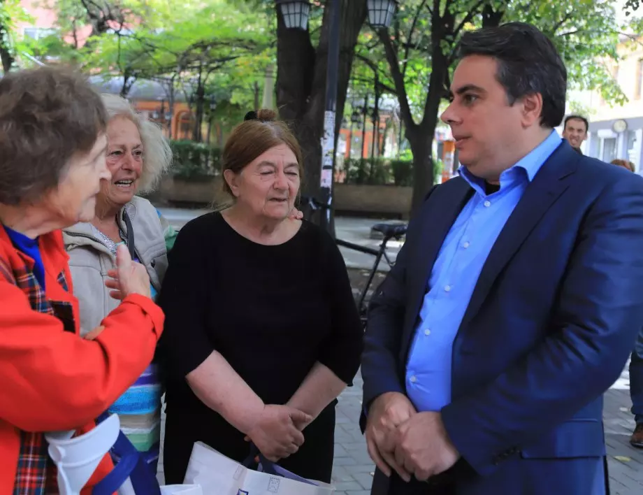 Асен Василев в Хасково: ГЕРБ се готвят да ограбят пенсиите на хората