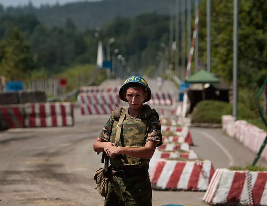 Русия създава мобилизационен пункт на границата с Грузия (ВИДЕО)