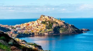 Средиземноморски остров плаща 15 000 евро, за да се преместите да живеете на него