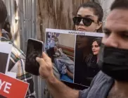 Протестиращи излизат пред посолството на Иран у нас след смъртта на Махса Амини