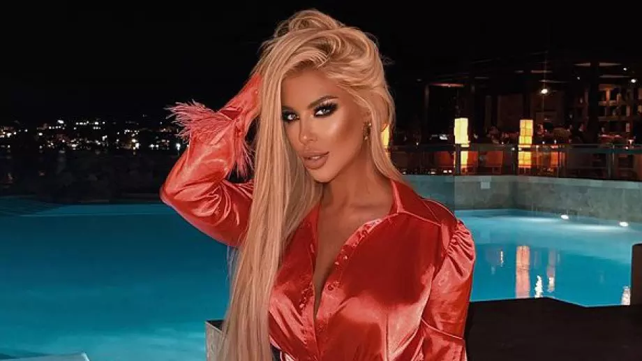 Ще познаете ли Андреа без корекции? (СНИМКИ)