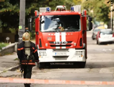 Пожар гори в необитаема сграда в центъра на София