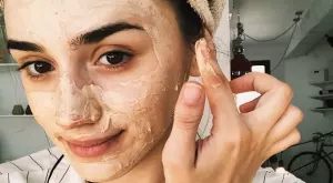 Ефективна маска за лице за суха кожа