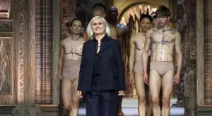 Dior погледна назад, за да види бъдещето в новата си колекция (ВИДЕО)