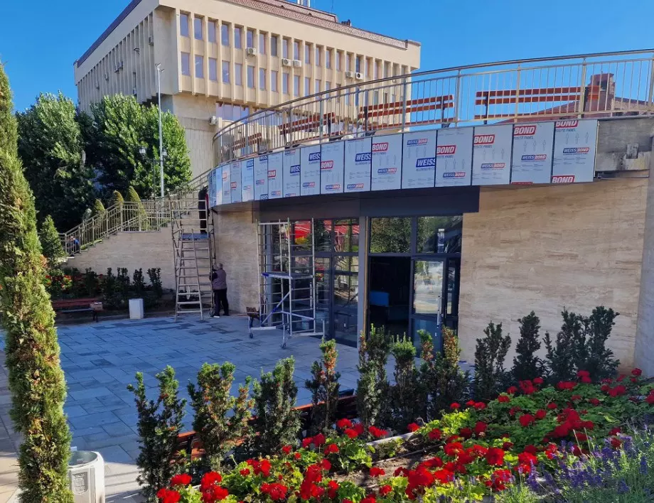 Подплощадното ниво в Асеновград се преразпределя в търговска зона и паркинг