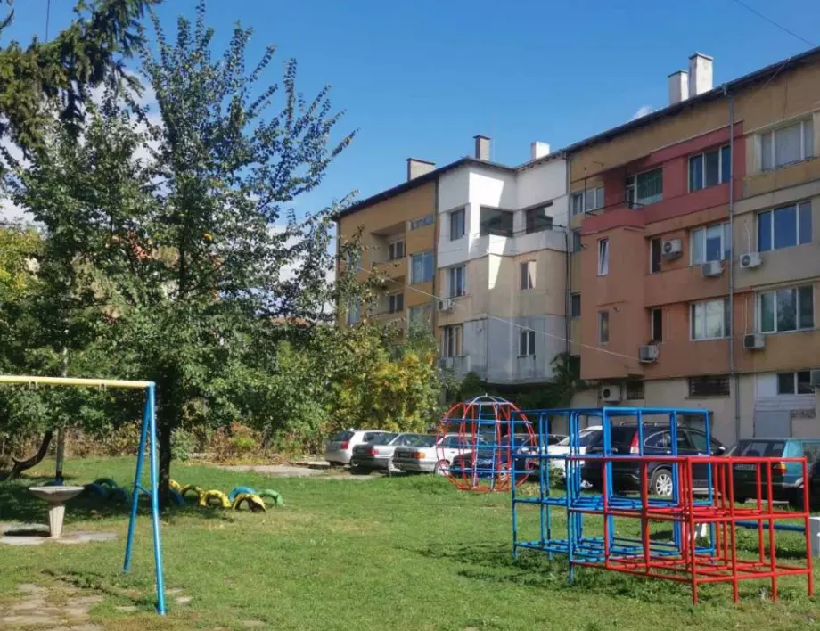 Община Елин Пелин реновира още една детска площадка