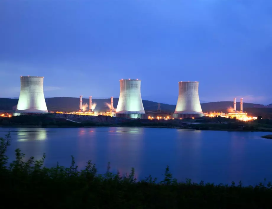 Германия отлага спирането на две атомни централи