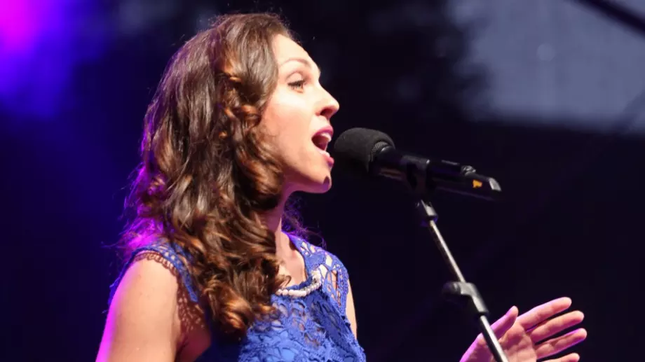 Весела Морова: Сцената ни лекува, ако ѝ се доверим достатъчно