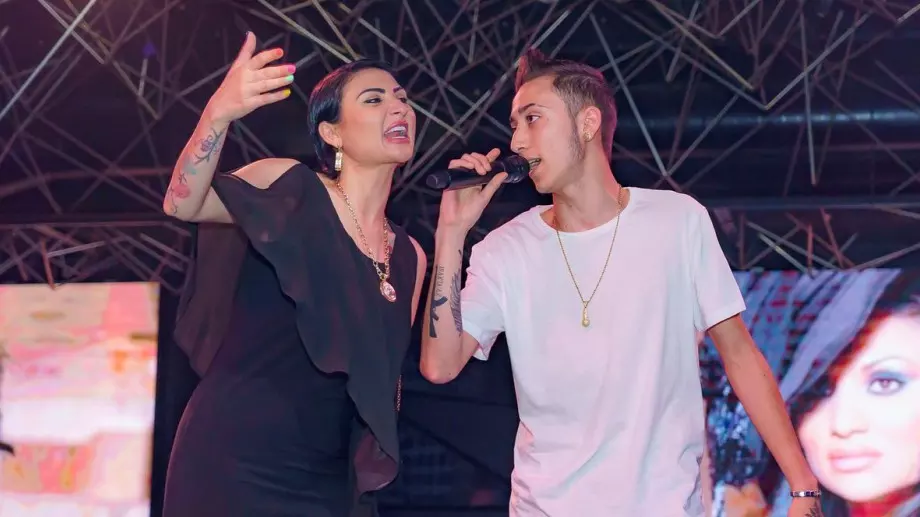 Синът на Софи Маринова се сгоди (СНИМКИ)