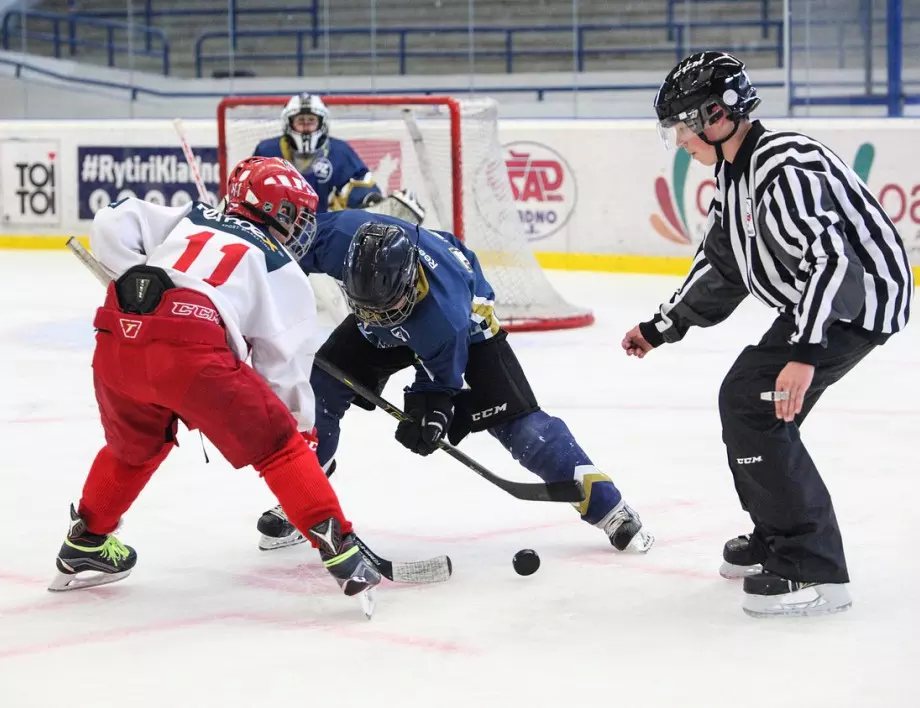 Канада призова канадските хокеисти, играещи в руски и беларуски клубове, да напуснат двете страни