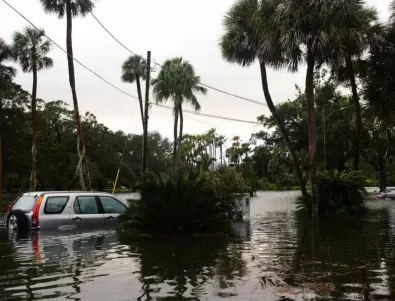 Ураганът Никол погуби двама души във Флорида 